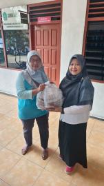 PEMBAGIAN PMT BALITA DAN IBU HAMIL DI KALURAHAN SEMANU